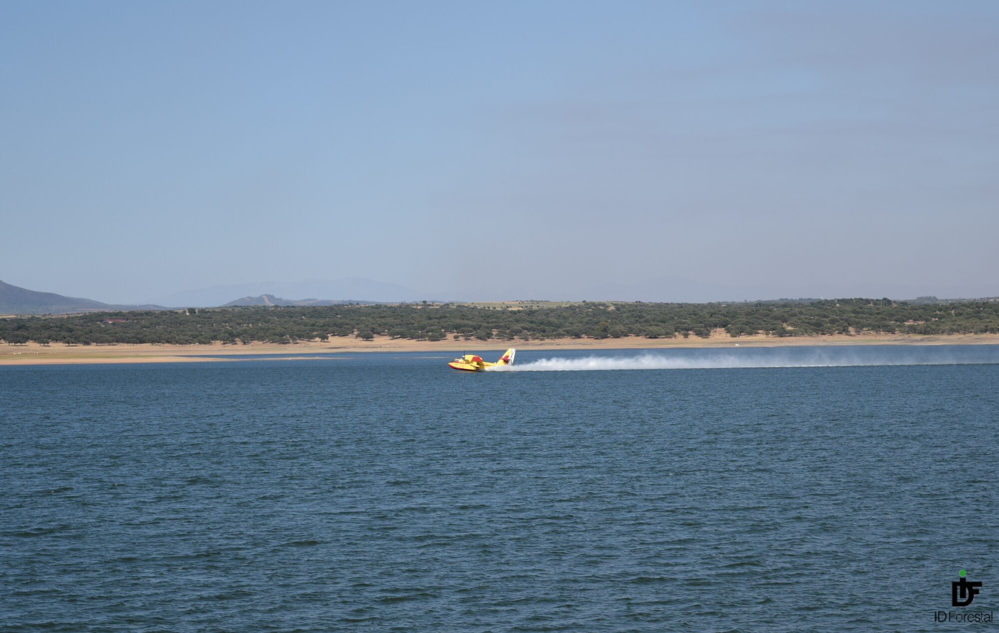 Carga Hidroavion Incendio Forestal